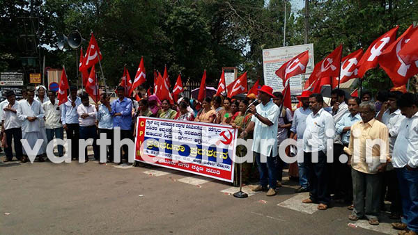 ​ರೇಶನ್ ಕಾರ್ಡ್ ಅವ್ಯವಸ್ಥೆ, ಕುಡಿಯುವ ನೀರಿನ ಸಮಸ್ಯೆ ವಿರುದ್ಧ ಸಿಪಿಎಂ ಧರಣಿ